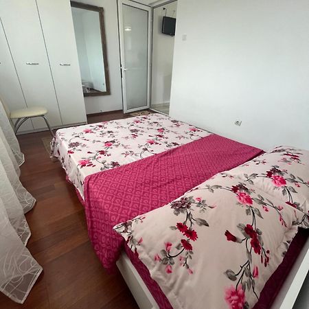 Concept Home Valcea รึมนิคูวัลเจีย ภายนอก รูปภาพ