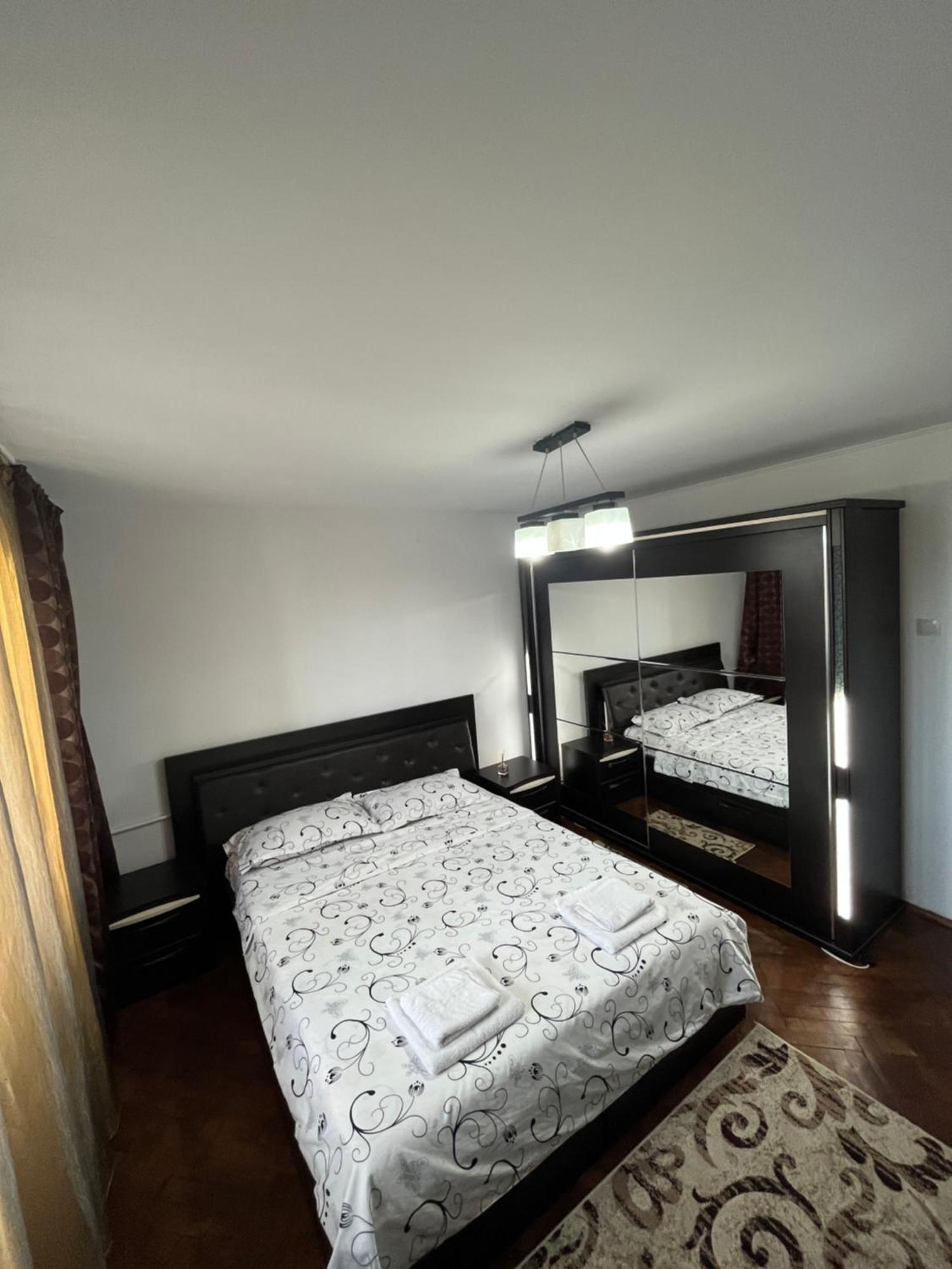 Concept Home Valcea รึมนิคูวัลเจีย ภายนอก รูปภาพ