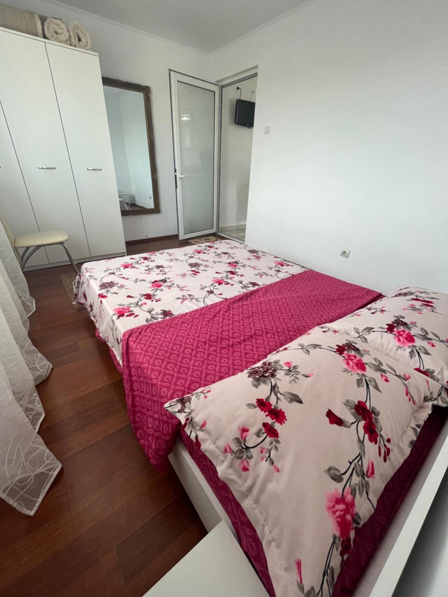 Concept Home Valcea รึมนิคูวัลเจีย ภายนอก รูปภาพ